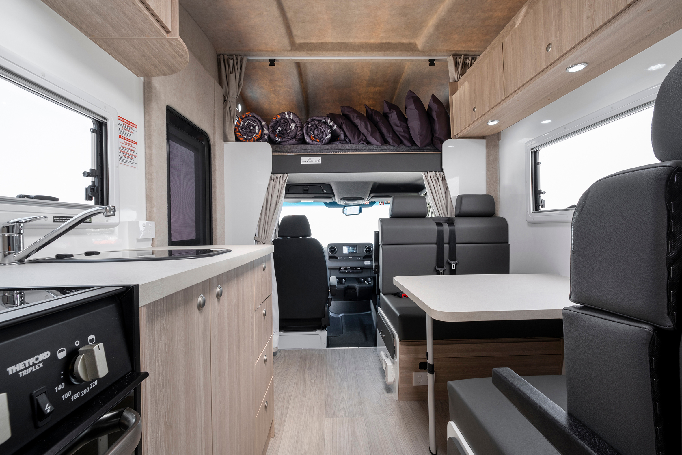Innenansicht des Maui River Camper