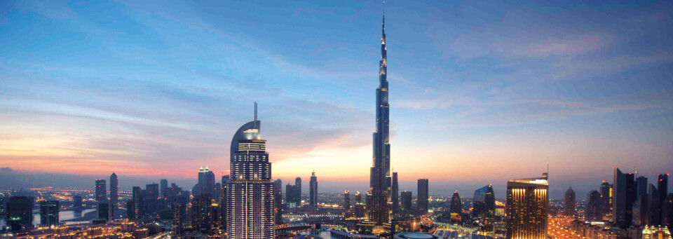 Dubai Skyline bei Nacht