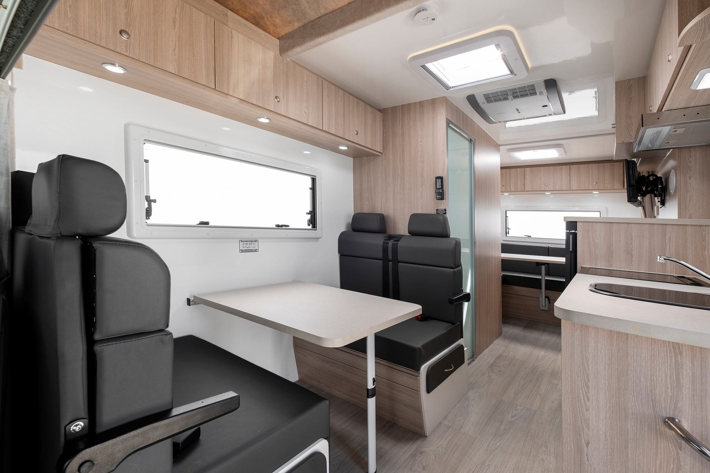 Innenansicht des Maui River Camper