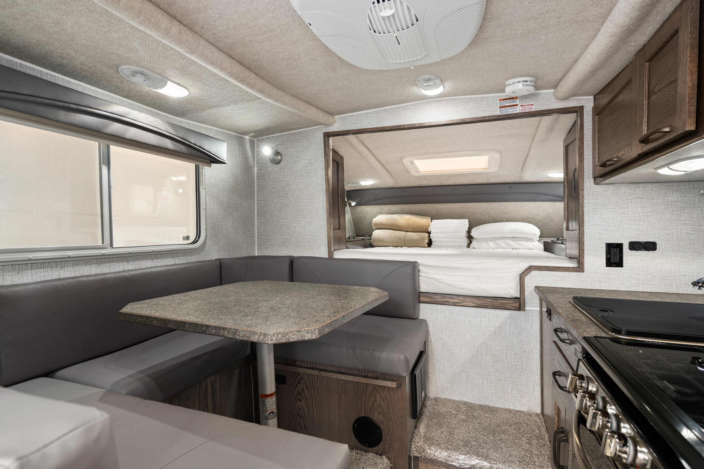 Innenansicht des Maxi Travel Camper TCA