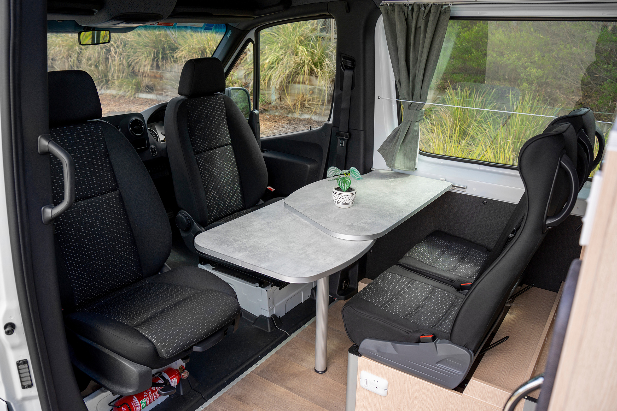 Innenansicht des Apollo Endeavour Camper