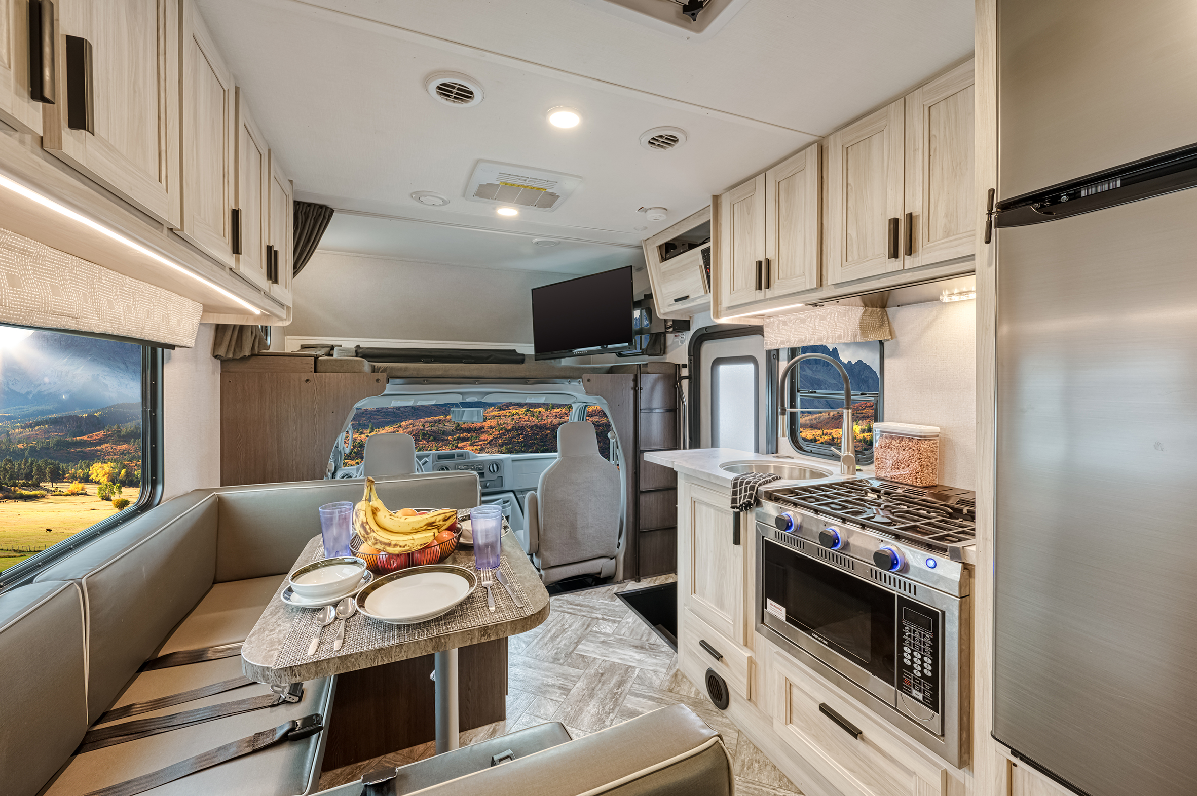 El Monte C25 Camper innen vorne
