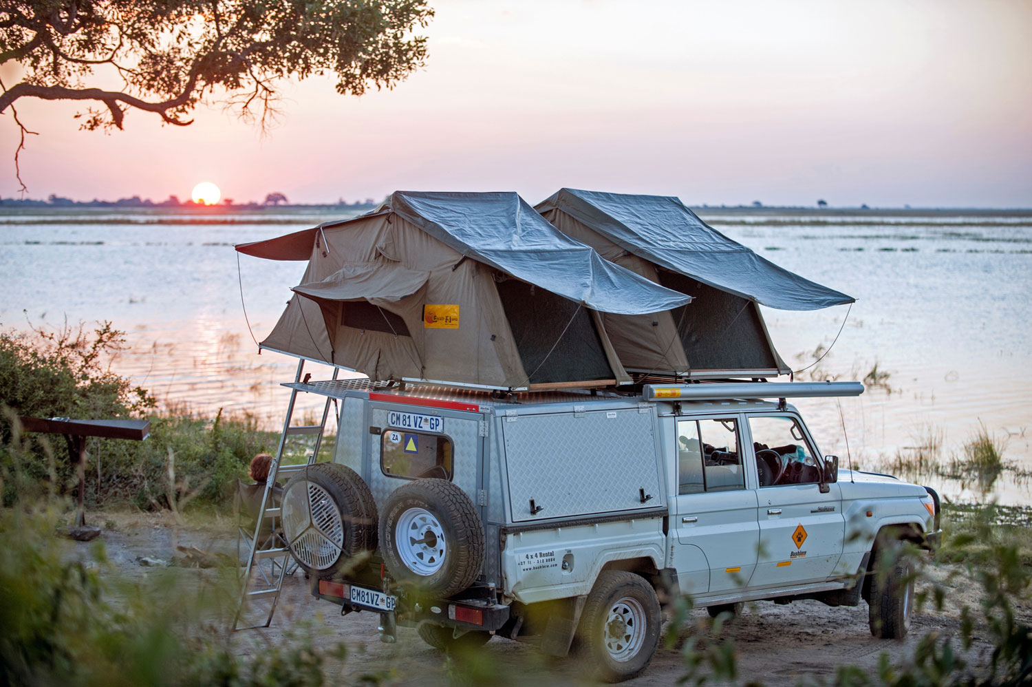 Bushlore Toyota Landcruiser 4x4 mit 2 Zelten