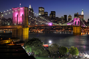 Brooklyn Bridge & Manhattan bei Nacht