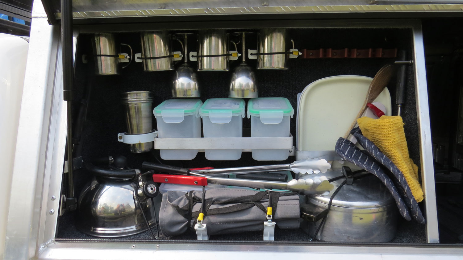 Bushlore Toyota Hilux 4x4 Safari Camper Küche