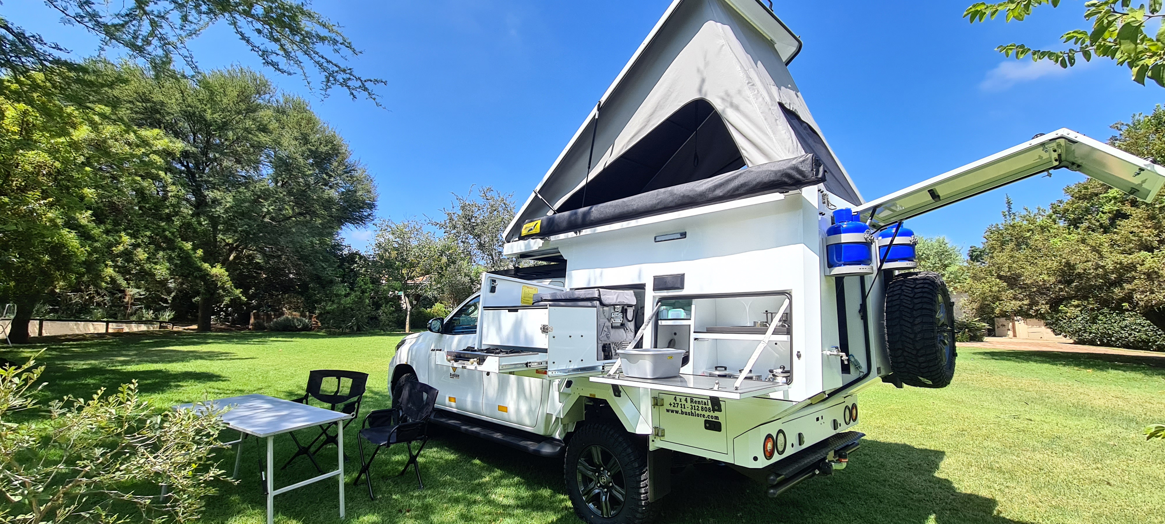 Bushlore Toyota Hilux Bushcamper mit Zelt