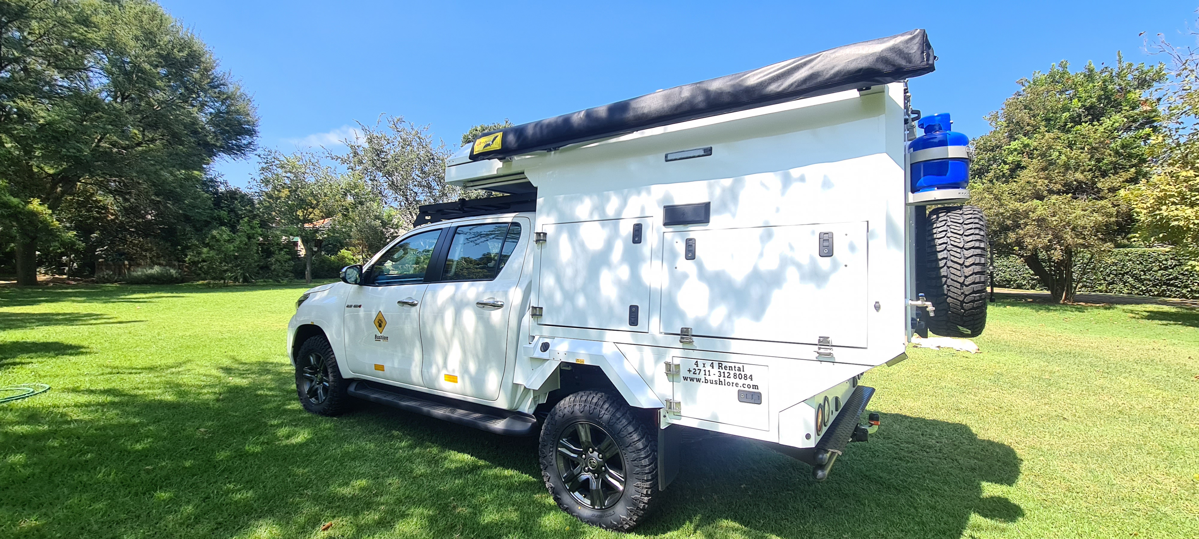 Bushlore Toyota Hilux Bushcamper mit Zelt